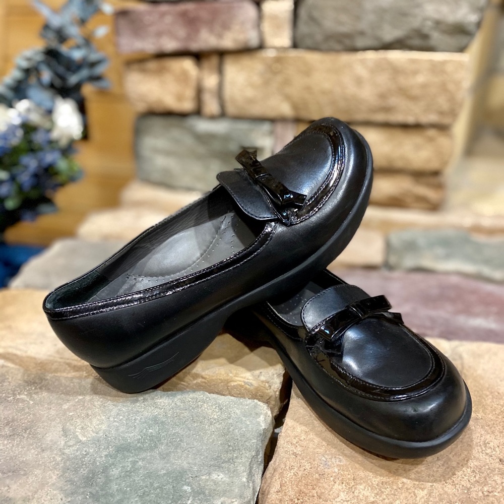 Dansko- woman shoes. Size 38 . I good condition